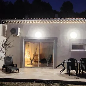  Hébergement de vacances La Lavandiere